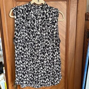 Elie Tahari Monochrome Floral Sleeveless Blouse